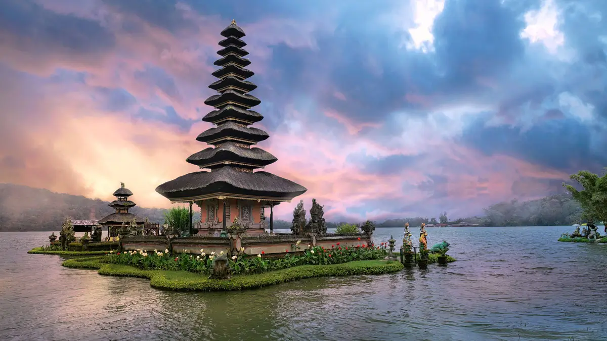 11 Meja TV Simpel yang Cocok untuk Ruangan Kecil dan Menengah